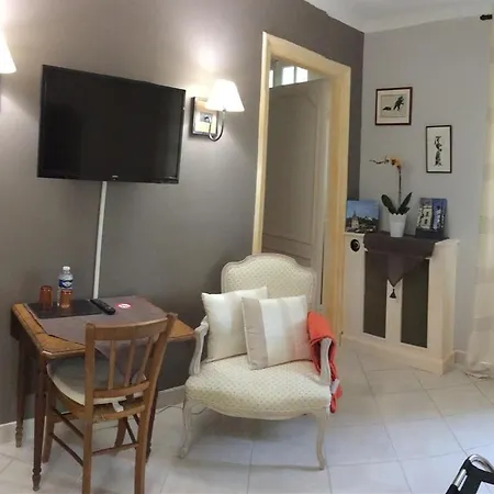 Hotel La Collinière à Sainte-Gemme-Moronval Chambre photo