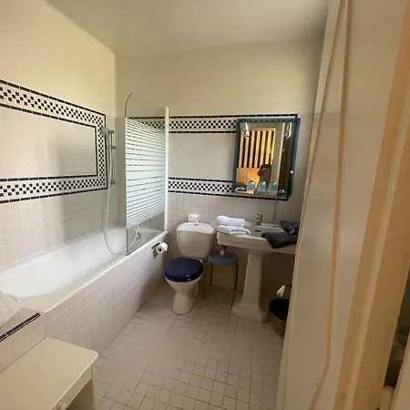 Hotel La Collinière à Sainte-Gemme-Moronval Chambre photo